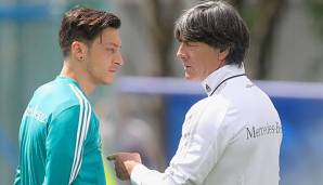 Bisher ist es offenbar noch zu keiner Aussprache zwischen Bundestrainer Joachim Löw und Mesut Özil gekommen.