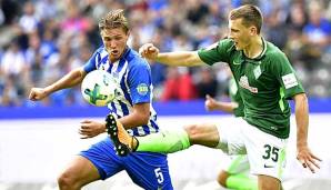 DFB-Debütanten unter sich: Niklas Stark (links) von Hertha BSC im Zweikampf mit Maximilian Eggestein von Werder Bremen.