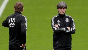 Joachim Löw und Co-Trainer Marcus Sorg bereiten das DFB-Team auf das Duell mit Holland vor.