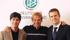 Im Juli beginnt Löws Ära beim DFB. Nach dem Rücktritt von Rudi Völler (EM-Aus in der Gruppenphase) übernehmen Teammanager Oliver Bierhoff, Bundestrainer Jürgen Klinsmann und Co-Trainer Löw die Zügel beim DFB-Team.