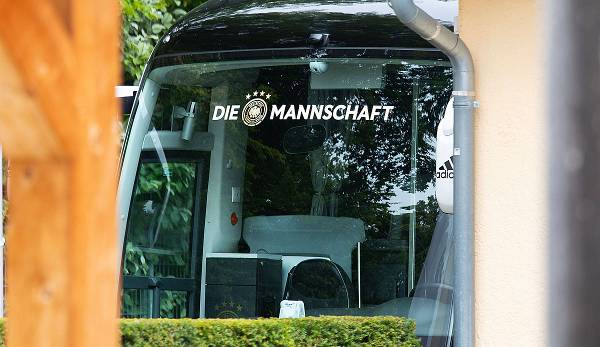Die deutsche Nationalmannschaft erntete Kritik wegen der Anreise nach Basel.