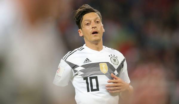 Der DFB strebt einen Dialog mit Ex-Nationalspieler Mesut Özil an.