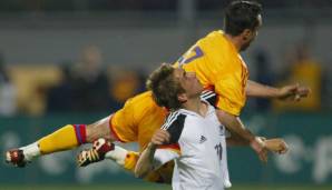 Heute Abend tritt die deutsche Nationalmannschaft erstmals seit knapp 17 Jahren wieder in Rumänien an. Die letzte Partie in Bukarest endete in einem historischen Debakel. Wir blicken zurück auf die 1:5-Packung und zeigen, wer damals für den DFB auflief.