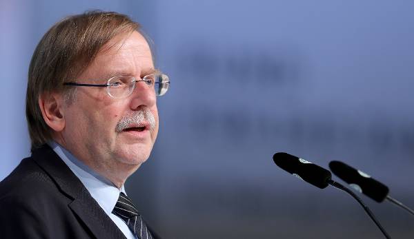 DFB-Interimspräsident Rainer Koch spricht sich gegen die Pläne der Fifa aus, den WM-Zyklus zu verkürzen.