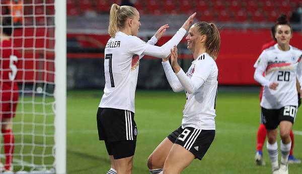 Angeführt von der überragenden Lea Schüller haben die deutschen Fußballerinnen ihren Durchmarsch in der WM-Qualifikation fortgesetzt.