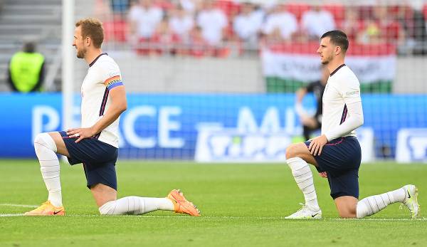 Die englische Nationalmannschaft kniet vor Länderspielen als Zeichen gegen Rassismus.