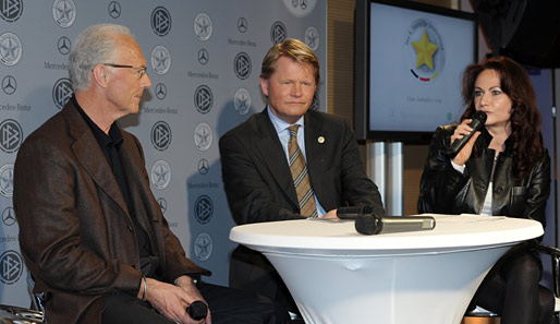 Franz Beckenbauer, Anders Sundt Jensen und die Managerin von Mercedes-Benz Sports Communication, Claudia Merzbach