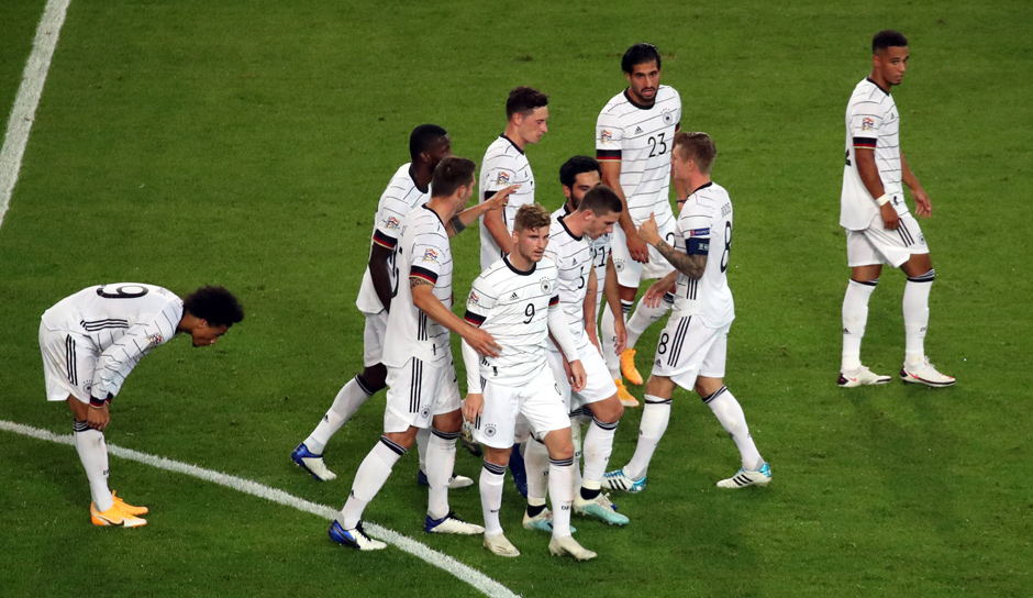 Die deutsche Nationalmannschaft hat einen ordentlichen Auftakt in die Nations League hingelegt: Gegen Spanien gab es in Stuttgart ein 1:1. Vor allem ein Debütant konnte sich empfehlen - ein Barca-Star jedoch nicht. SPOX hat die Noten zum Spiel.