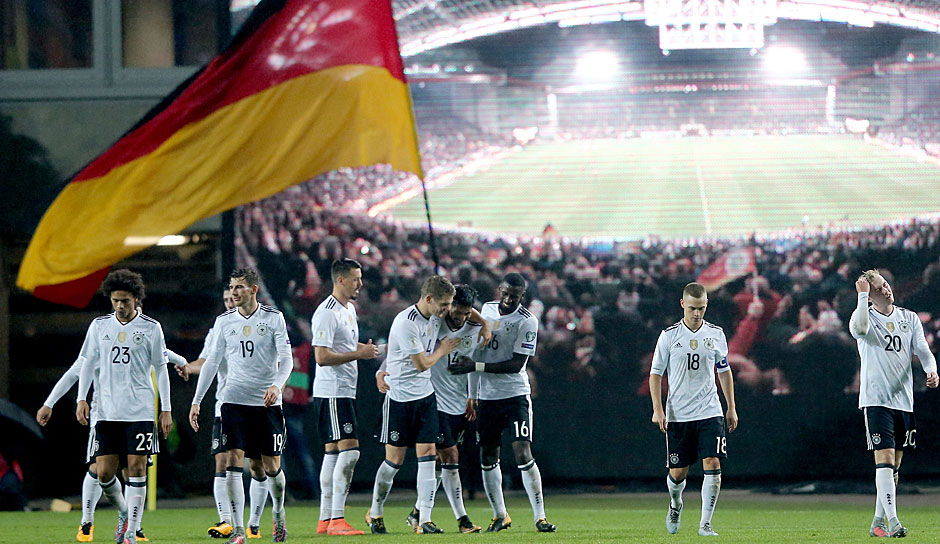 Das DFB-Team hat mit 5:1 gegen Aserbaidschan gewonnen und damit auch das zehnte von zehn Qualifikationsspielen für sich entschieden. SPOX nimmt die Leistung der Spieler unter die Lupe. Die Einzelkritik zum Spiel