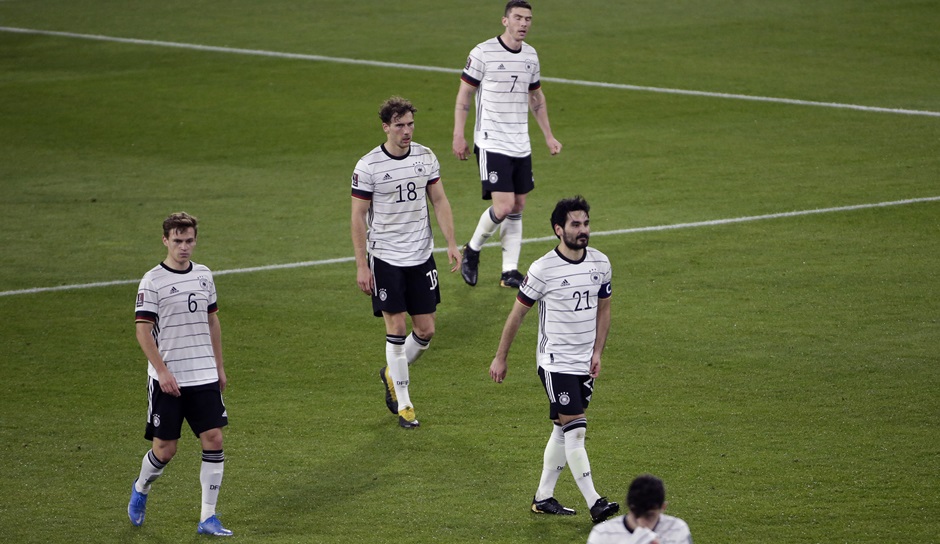 Die deutsche Nationalmannschaft hat sich bis auf die Knochen blamiert und mit 1:2 gegen Nordmazedonien verloren. Dabei enttäuschte die Offensive nahezu auf ganzer Linie, während sich die Abwehr einige Fehler erlaubte. Die Noten der DFB-Spieler.