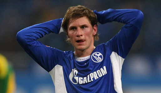 Muss in Mainz aufgrund von Rückenproblemen passen: Schalkes Youngster Benedikt Höwedes
