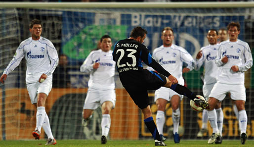 Schalke erstarrt - und ist trotzdem glücklich weiter. Ein Tor reichte gegen den FSV Frankfurt