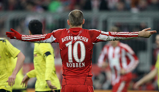 Häufige Geste gegen Dortmund: Bayerns Arjen Robben wartet auf Anspiele