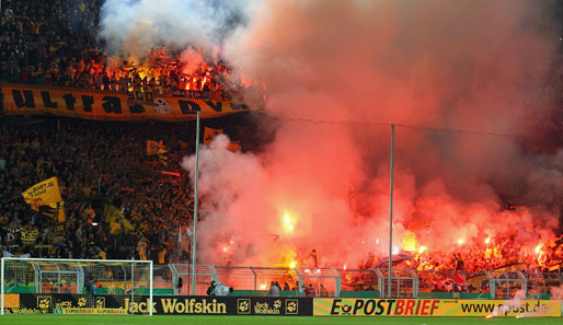 Im Spiel Borussia Dortmund gegen Dynamo Dresden kam es im Gästeblock zu Ausschreitungen