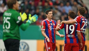 Mario Götze (M.) brachte die Bayern per Kopfball in Führung