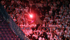 Beängstigende Szenen: Erschrockene Hansa-Fans kurz vor dem Einschlag
