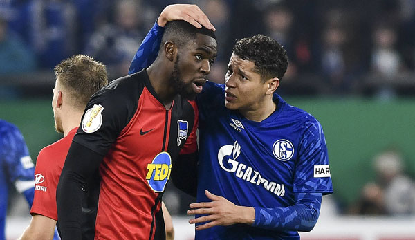 Während des Achtelfinals des DFB-Pokals zwischen dem FC Schalke 04 und Hertha BSC kam es offenbar zu rassistischen Äußerungen gegen Berlins Jordan Torunarigha.