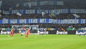 Die Schalke-Fans haben gegen den DFB protestiert.