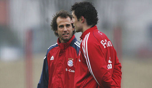 Wurde 2001 mit dem FC Bayern Champions-League-Sieger: Mehmet Scholl (l.) mit Mark van Bommel