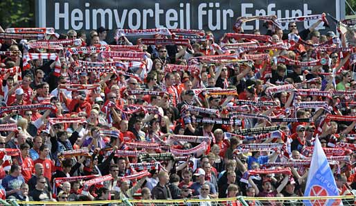 Die Fans von Rot-Weiß Erfurt dürfen sich auf den Stadionumbau freuen