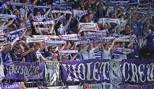 Die VfL-Osnabrück-Fans hoffen, dass ihr Klub den Aufstieg in der Relegation perfekt macht
