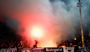 Fans von Preußen Münster haben beim Pokalspiel gegen Augsburg Pyrotechnik abgebrannt