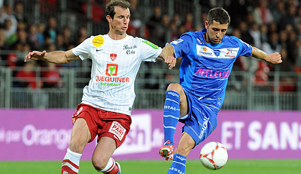 Gregory Lorenzi (l.) kommt mit Erfahrung aus der Ligue 1 nach Regensburg