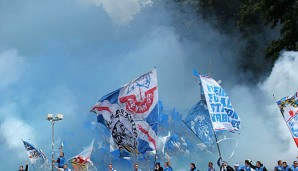 Die Fans von Hansa Rostock zündeten Rauchbomben und Bengalos