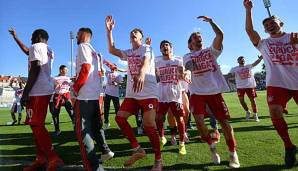 Kehrten nach einem Relegations-Krimi am Ender der abgelaufenen Saison in die 3. Liga zurück: Die Spieler des FC Bayern München II.