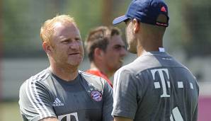 Heiko Vogel im Gespräch mit dem damaligen Cheftrainer des FC Bayern München, Pep Guardiola.
