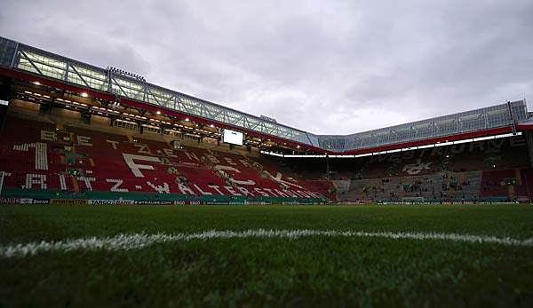 Das Spiel findet im Fritz-Walter-Stadion am Betzenberg statt.