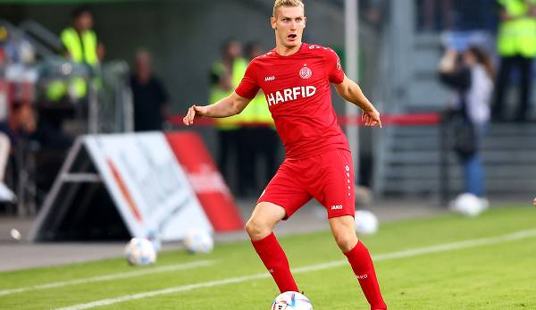 Rot-Weiss Essen welcomes 1. FC Saarbrücken today.
