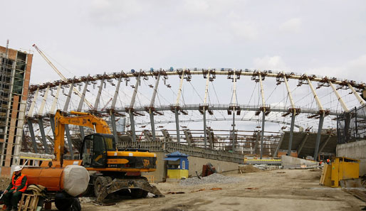 Noch eine Baustelle: Im Olympiastadion in Kiew wird das Finale der EM 2012 ausgetragen