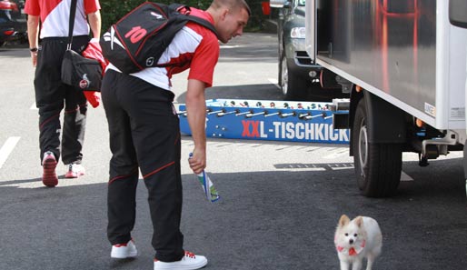 Lukas Podolski ist ein großer Hundefreund und besitzt selbst einen Labrador