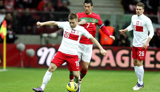 Jakub Blaszczykowski und Lukasz Piszczek (r.) im Duell gegen Cristiano Ronaldo