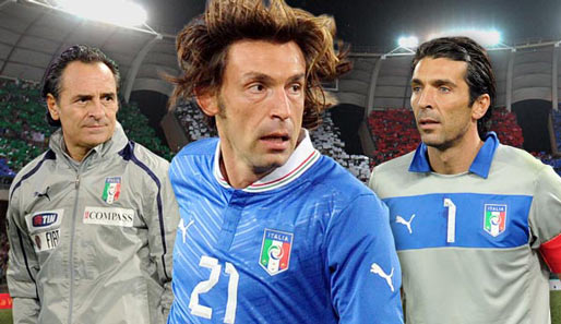 Italiens Nationalcoach Prandelli und die Routiniers Pirlo und Buffon (v.l.)