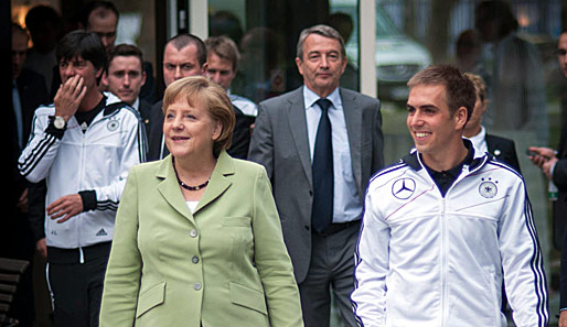 In der Em-Vorbetreitung hatte Kanzlerin Merkel bereits beim deutschen Team vorbeigeschaut