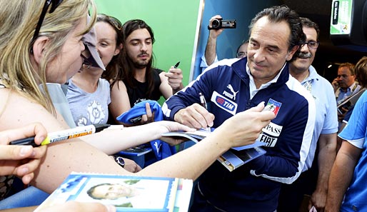 Cesare Prandelli (r.) zog mit der italienischen Nationalmannschaft ins EM-Finale ein