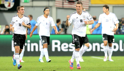 Mit neun Punkten aus drei Spielen ziehen Lukas Podolski und Co. ins Viertelfinale ein