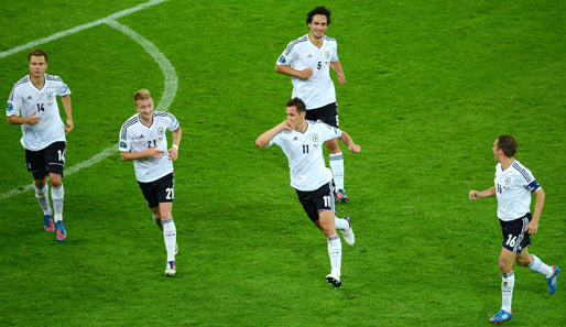 Miroslav Klose (Nummer 11) und Marco Reus (2.v.l.) standen gegen Griechenland in der Startelf