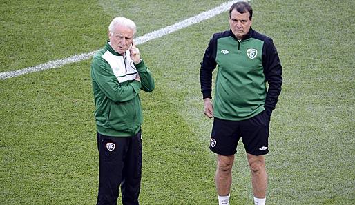 Trap und sein Assi Marco Tardelli (r.) lassen sich von Roy Keane nicht reinreden