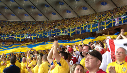 Die Fans bejubeln den Auftaktsieg gegen Schweden - und Fanreporter Jakob war mittendrin