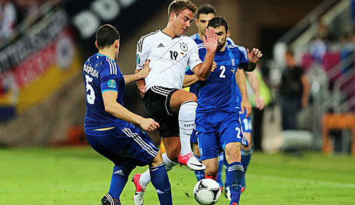 Gegen Griechenland kam Mario Götze (M.) auf zehn Minuten Einsatzzeit