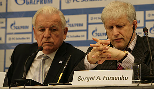 Russlands Verbandspräsident Sergej Fursenko (r.) stimmt mit der UEFA nicht überein