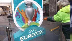 Die UEFA überlegt offenbar, die eigentlich in zwölf Ländern geplante Europameisterschaft 2021 komplett in Russland austragen zu lassen.