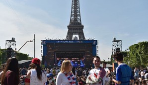 Die Fanzone am Eiffelturm wurde am heutigen Donnerstag eröffnet