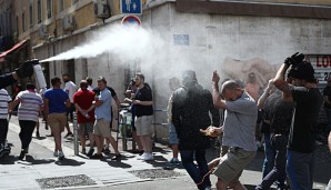 Die Polizei musste in Lille erneut Tränengas einsetzen um die Ausschreitungen zu beenden