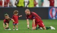 Pepe mit seinen beiden Töchtern nach dem Sieg gegen Polen im Achtelfinale