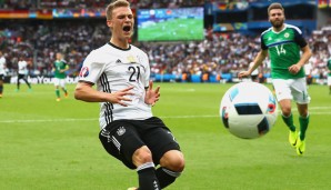 ABWEHR: Joshua Kimmich (Deutschland) feierte gegen Nordirland sein EM-Debüt und überzeugte als Rechtsverteidiger auf ganzer Linie