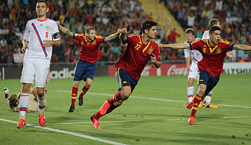 Alvaro Morata (Nr. 12) bejubelt seinen Siegtreffer gegen Russland